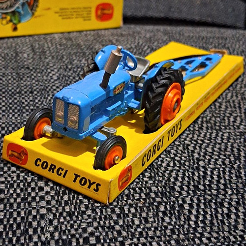 Corgi toys gift - toys, fordson